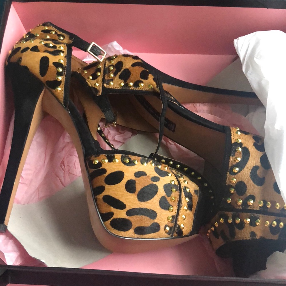 Steven by Steve Madden Astrro Studded Pump *NEW*